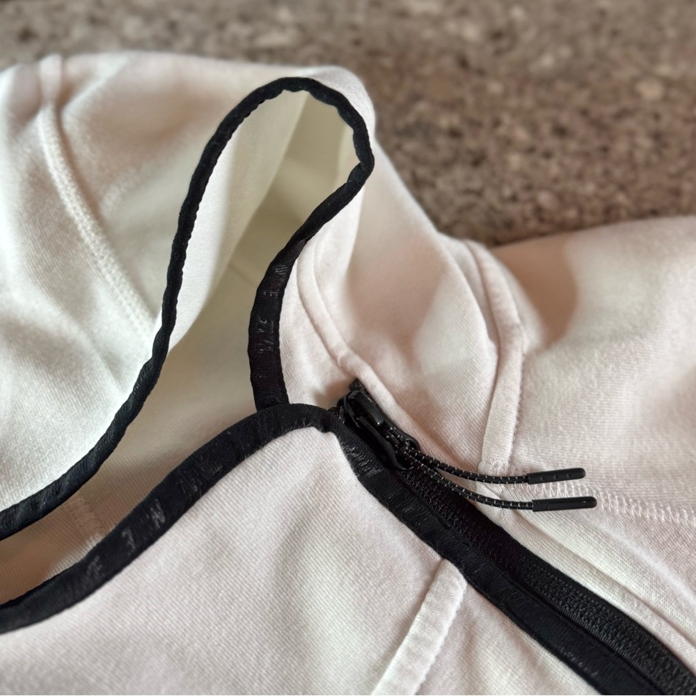 Nike Sportswear Tech Fleece Women's Full Zip Cape Hoodie - Size S - White - Picture 7 of 16
